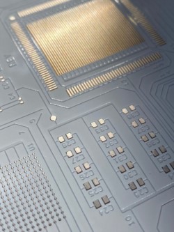 Foto: Neuartige Leiterplatte auf Aluminiumbasis; © Plasma Innovations GmbH